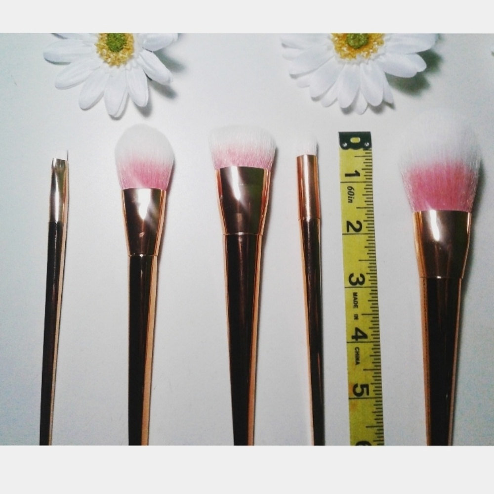 Gold Makeup Set 7 - Picture 3 of 5